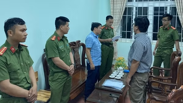 Nâng khống các khoản chi, Hiệu trưởng tham ô gần 800 triệu đồng