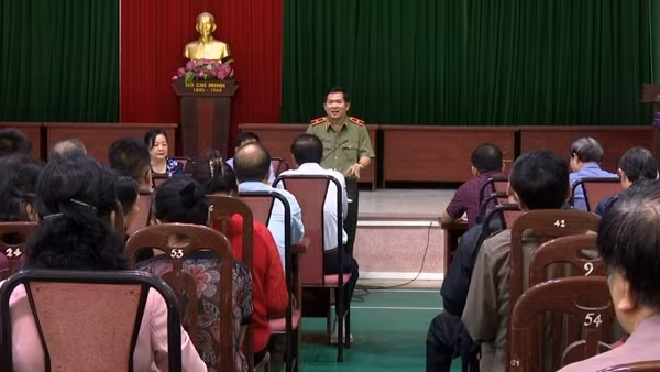 Thiếu tướng Đinh Văn Nơi công khai số điện thoại cá nhân tiếp nhận thông tin từ người dân