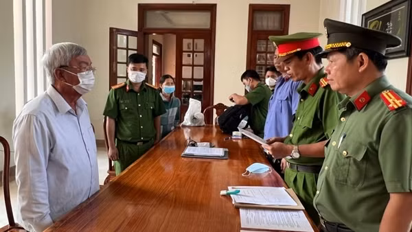 Truy tố hàng loạt cán bộ “phù phép” đất công để giao cho doanh nghiệp phân lô