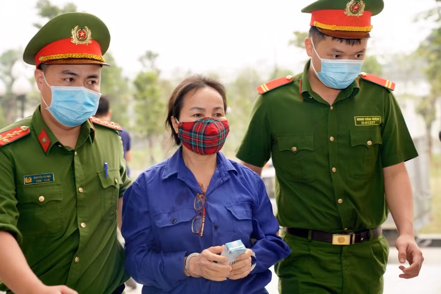 Phiên tòa xét xử cựu Giám đốc Bệnh viện Tim Hà Nội: Đề nghị triệu tập thêm thành viên Hội đồng định giá tài sản -0