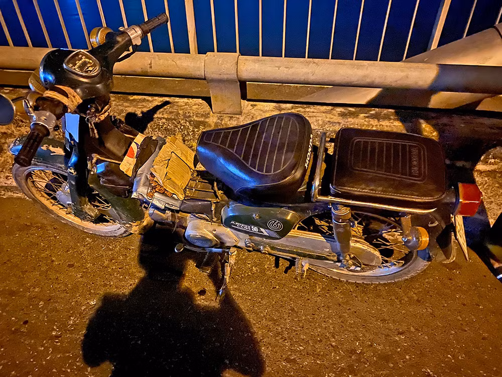 Phát hiện xe máy và quyển tập có nội tuyệt mệnh trên cầu Rạch Miễu -1