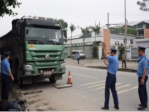Hà Nội: Thanh tra giao thông lập 57 chốt, phân luồng chống ùn tắc dịp nghỉ lễ 30/4 -0