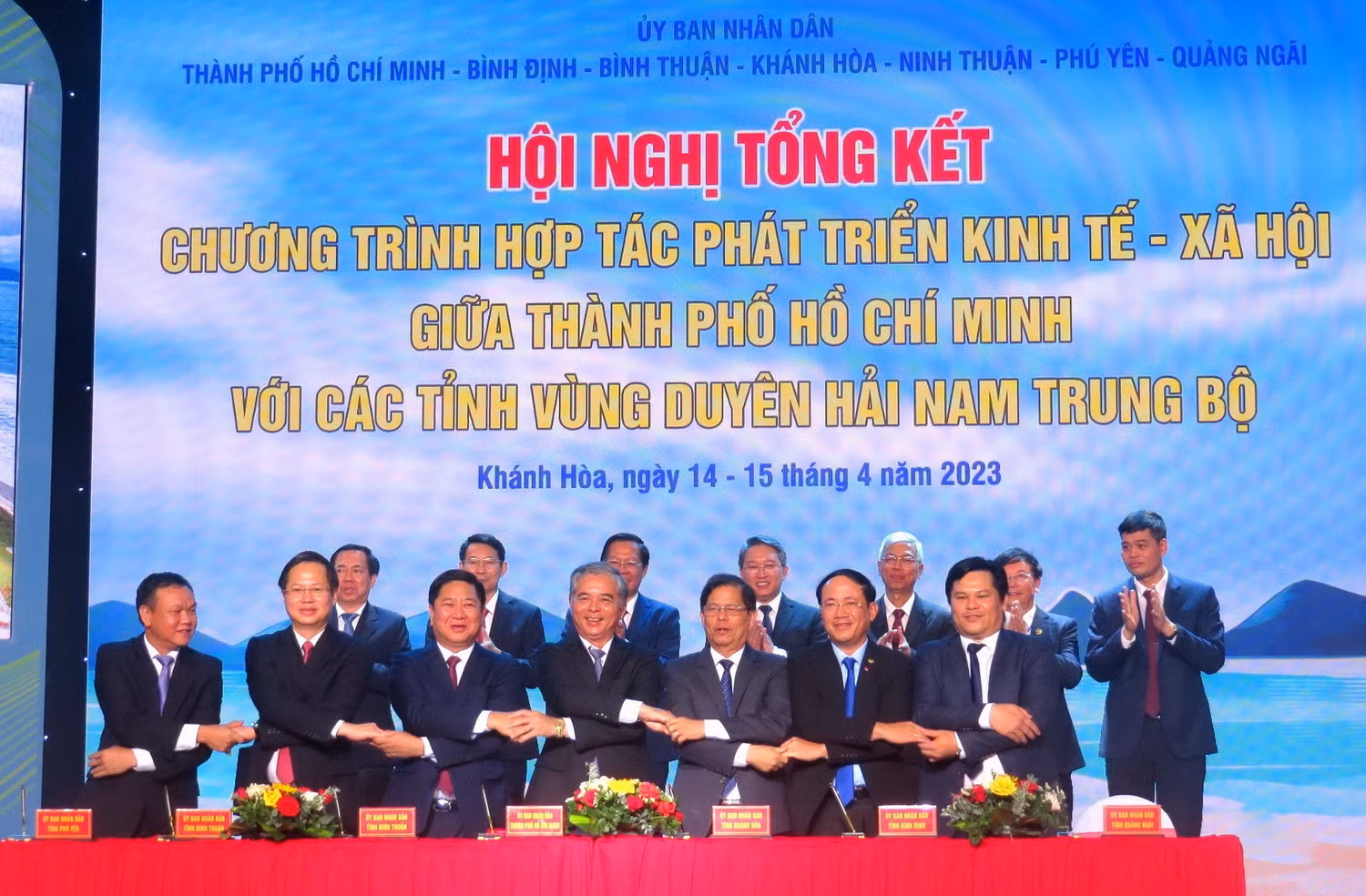 Ký kết hợp tác phát triển giữa TP Hồ Chí Minh với 6 tỉnh vùng duyên hải Nam Trung bộ -0