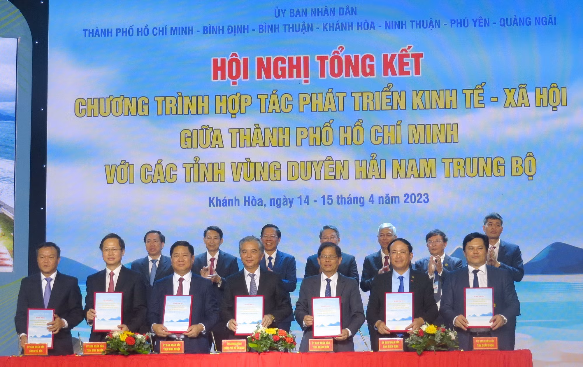 Ký kết hợp tác phát triển giữa TP Hồ Chí Minh với 6 tỉnh vùng duyên hải Nam Trung bộ -0