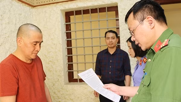 Khởi tố, bắt tạm giam phóng viên Báo Điện Biên Phủ