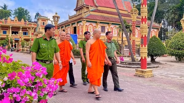 Phát huy vai trò chức sắc tôn giáo trong bảo đảm an ninh trật tự