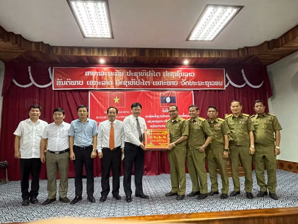 Xây dựng thêm 3 trụ sở làm việc cho Công an các bản của nước bạn Lào -0