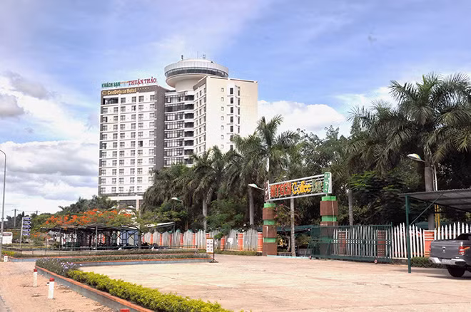 Khách sạn Cenduluxe và Trung tâm hội nghị – triển lãm – dịch vụ du lịch Thuận Thảo.