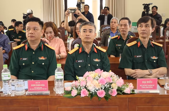 16 họa sĩ sáng tác về đề tài lực lượng vũ trang, chiến tranh cách mạng -0
