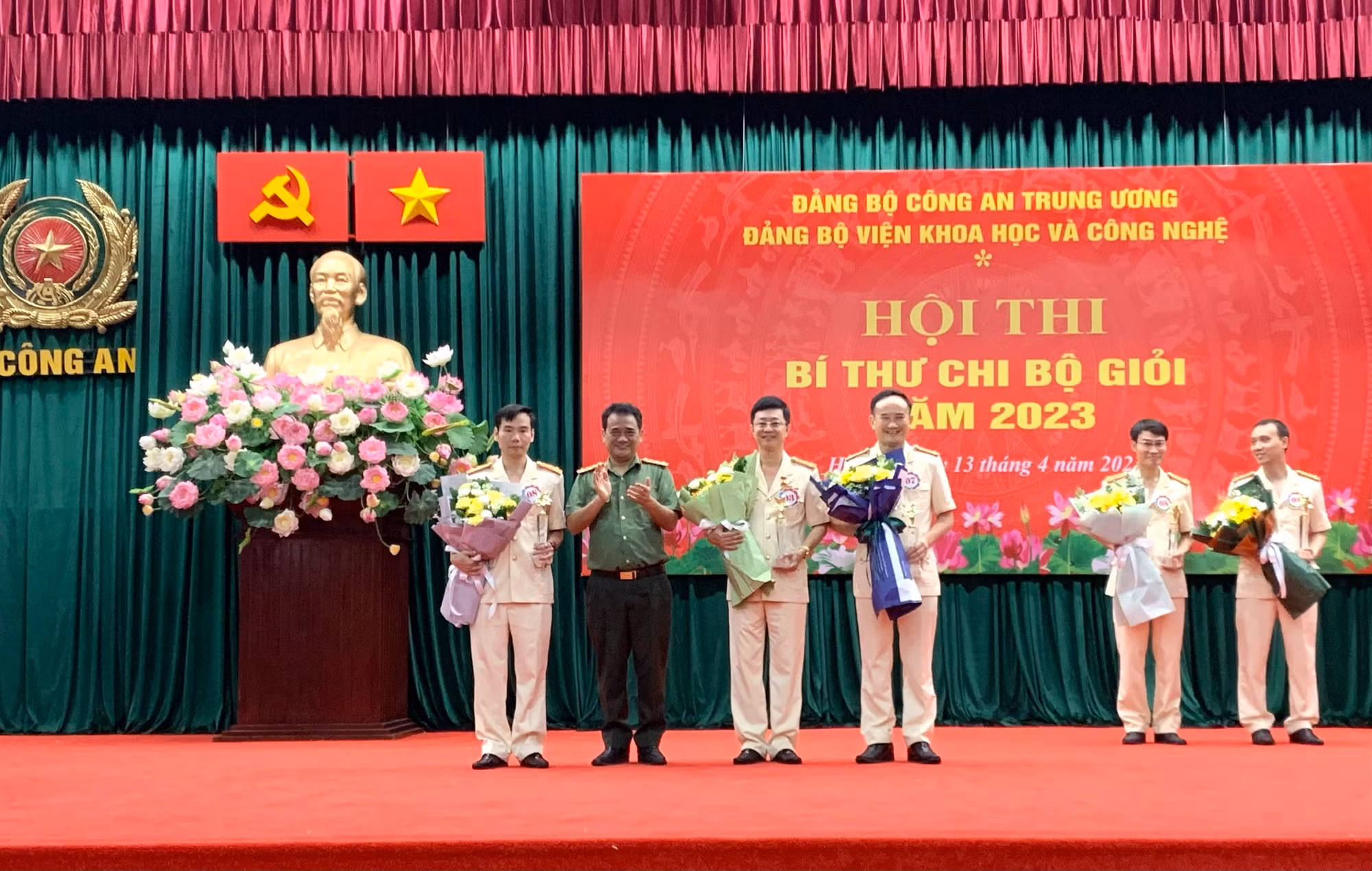 Bí thư 8 chi bộ thi tài tại Hội thi Bí thư chi bộ giỏi của Đảng bộ Viện Khoa học và công nghệ -0