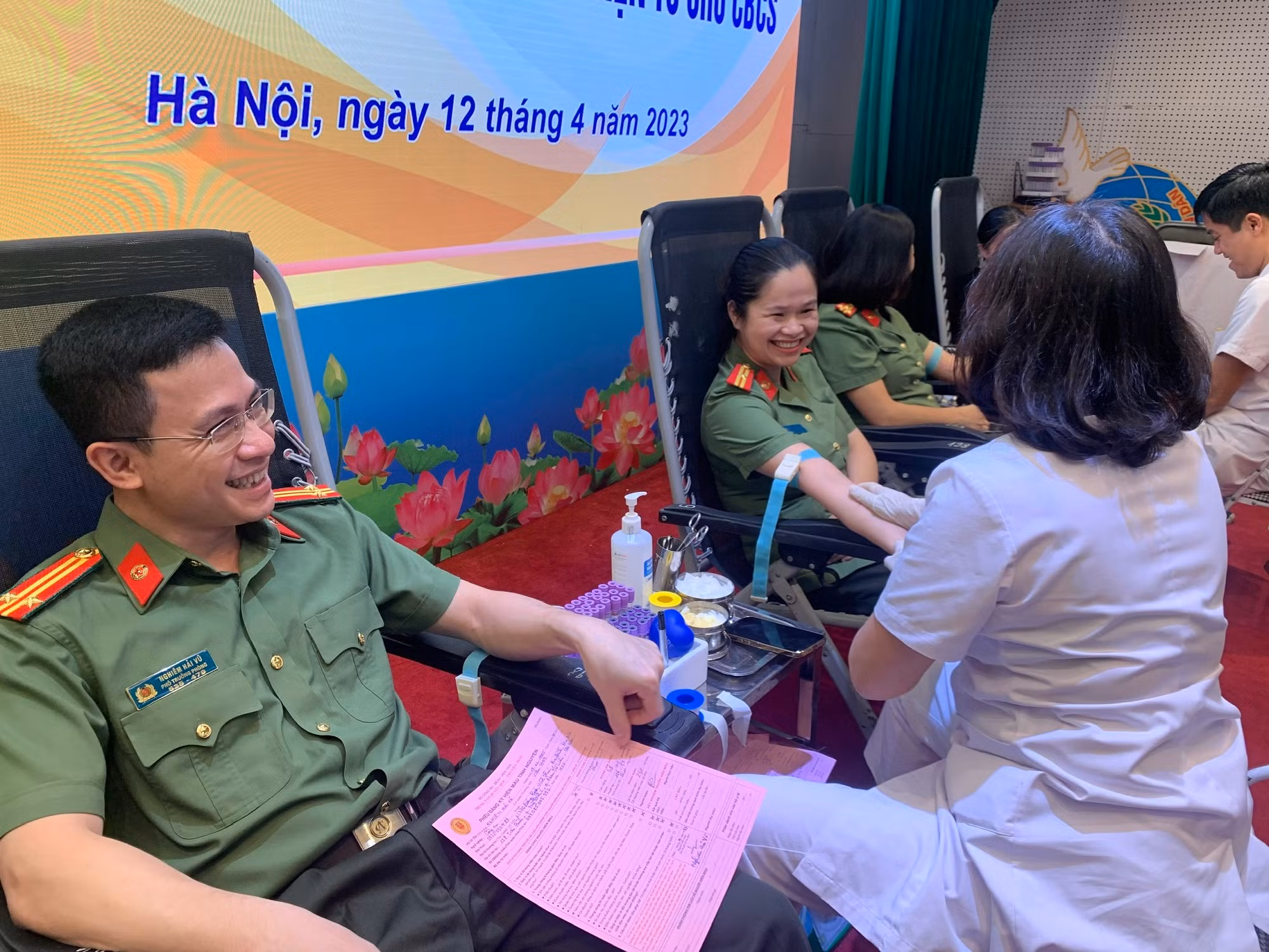 CBCS, đoàn viên thanh niên 7 đơn vị nghiệp vụ Bộ Công an tham gia hiến máu tinh nguyện -0
