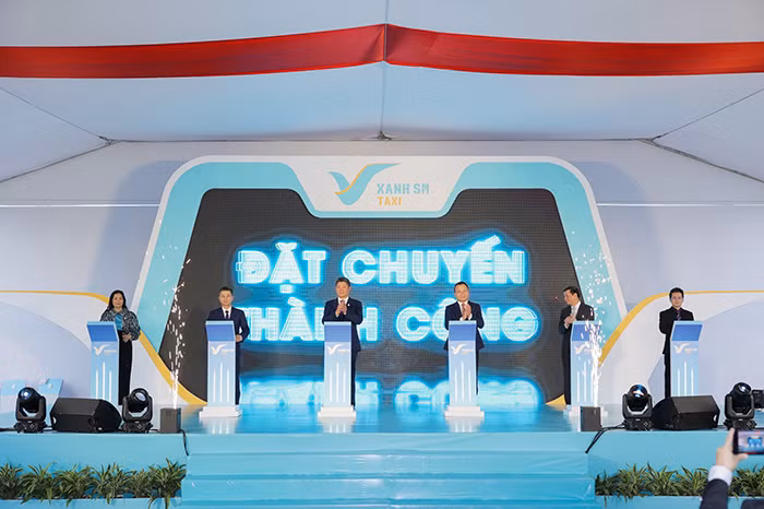 Khai trương hãng taxi thuần điện đầu tiên tại Việt Nam -0