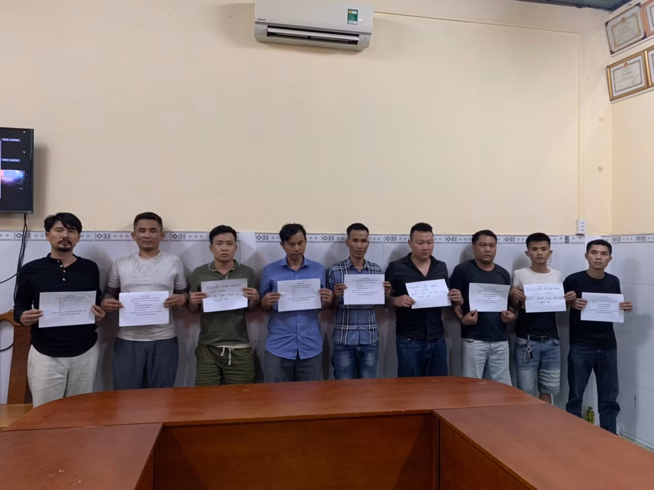 Tạm giữ nhóm 8 đối tượng cưỡng đoạt tài sản và giữ người trái pháp luật -0