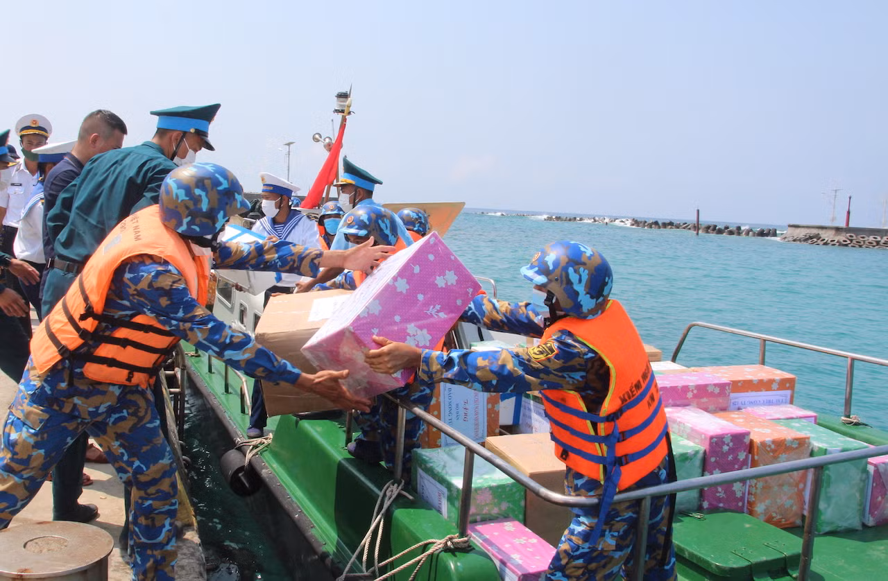 Hải trình ý nghĩa mang hơi ấm đất liền ra Trường Sa và nhà giàn DK1 -0
