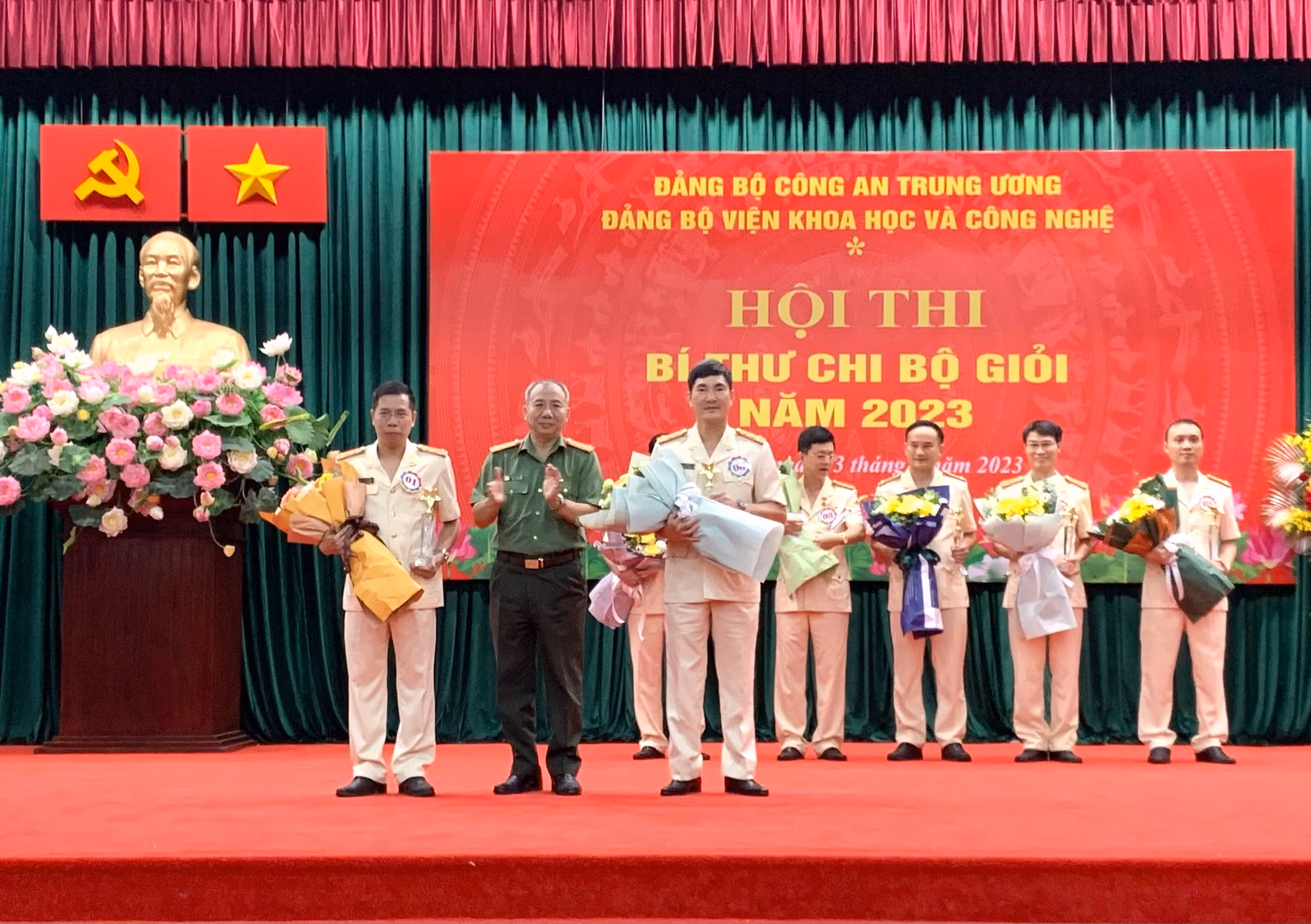 Bí thư 8 chi bộ thi tài tại Hội thi Bí thư chi bộ giỏi của Đảng bộ Viện Khoa học và công nghệ -0