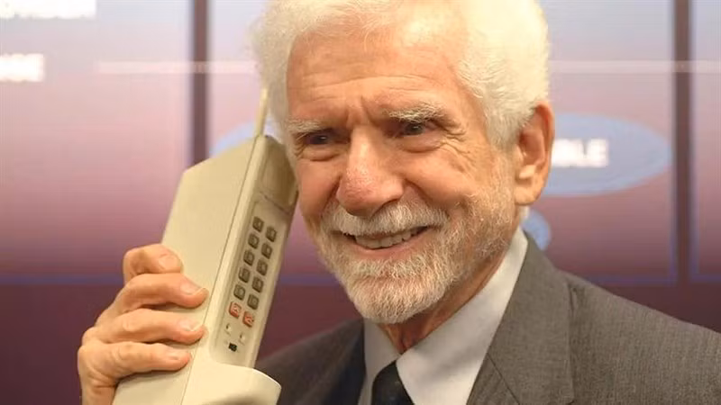 martin cooper đã thực hiện cuộc gọi lịch sử từ cách đây 45 năm-nguồn ảnh báo thanh niên.jpg -0
