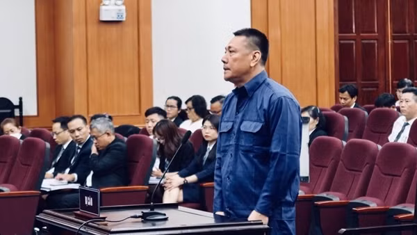 Hai ông “trùm” trong đường dây buôn lậu gần 200 triệu lít xăng được giảm án