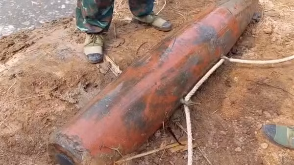 San lấp mặt bằng làm nhà, phát hiện quả bom 250 kg