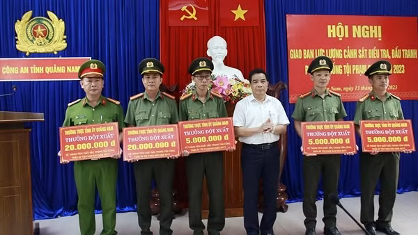 Công an Quảng Nam triệt phá 2 chuyên án, thu giữ gần 2kg heroin và 8,7 tấn thuốc nổ
