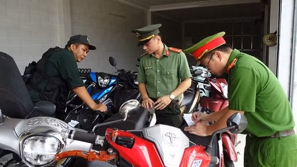 Công an Đồng Nai ra quân tổng kiểm tra các cơ sở kinh doanh dịch vụ cầm đồ