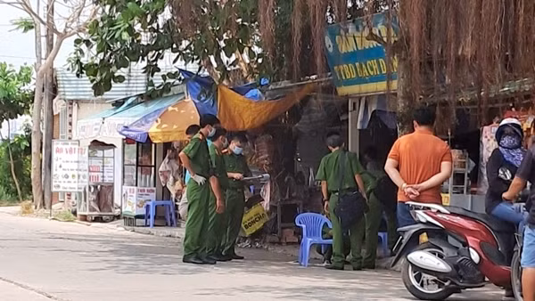 Nam học sinh lớp 9 đâm chết người trước cổng trường