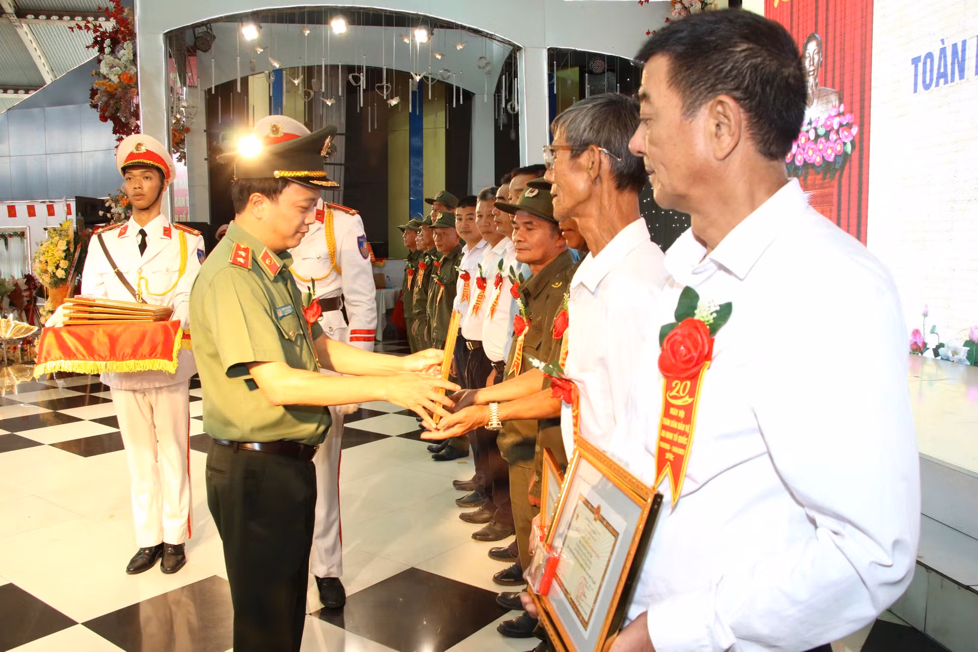Tưng bừng Ngày hội “Toàn dân bảo vệ an ninh Tổ quốc” tại tỉnh Quảng Ninh -0