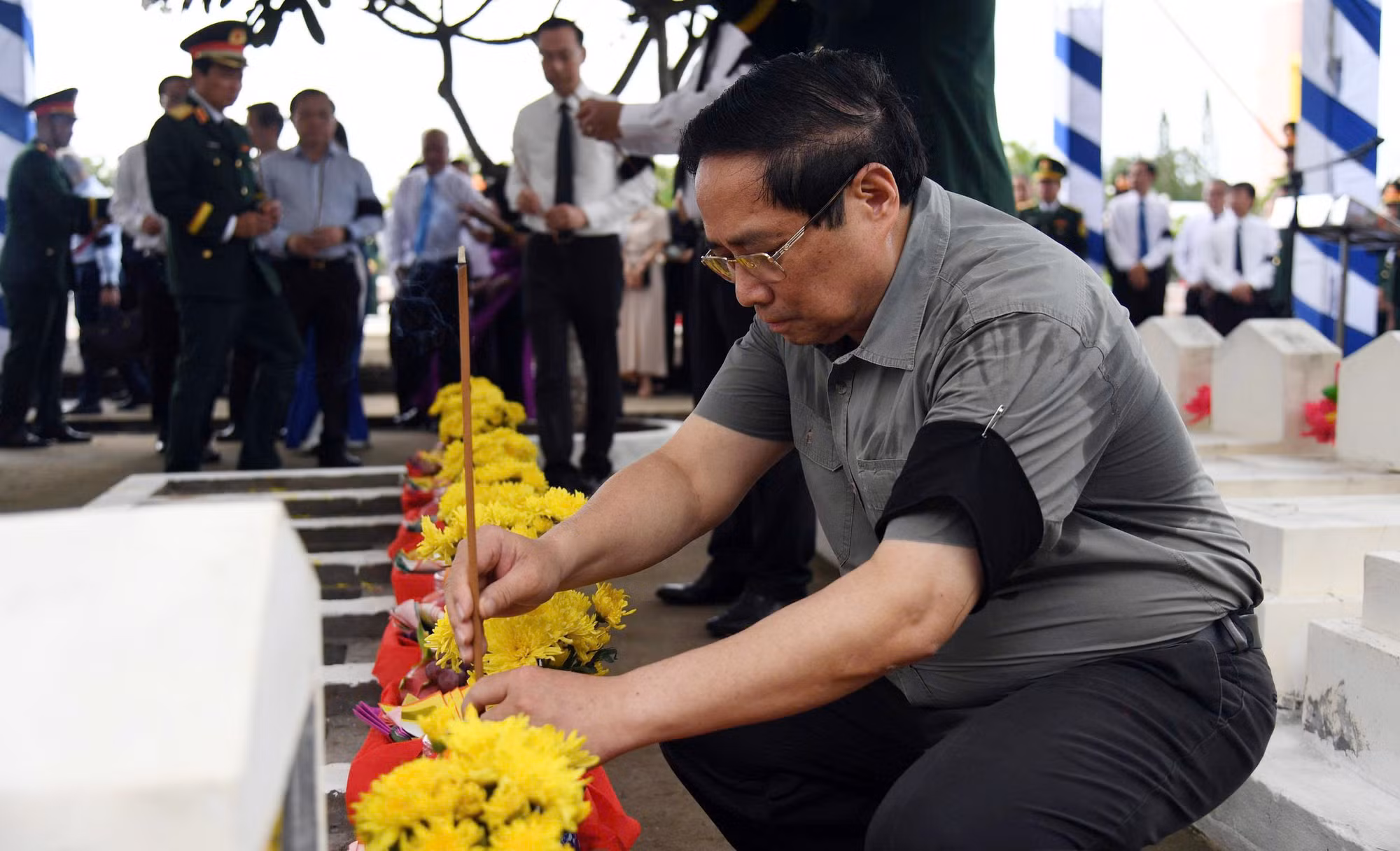 Thủ tướng Chính phủ Phạm Minh Chính dự lễ truy điệu, an táng hài cốt Liệt sĩ tại An Giang -0