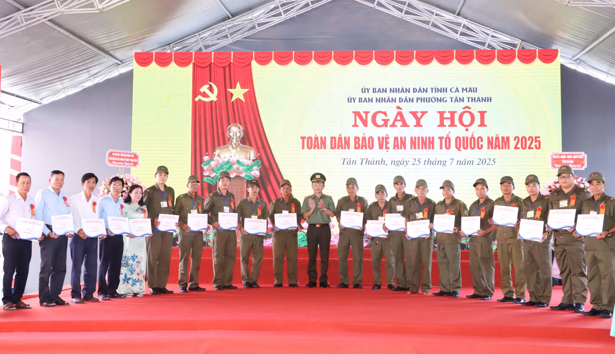 Xây dựng phong trào phải hợp lòng dân, vì lợi ích của nhân dân -0