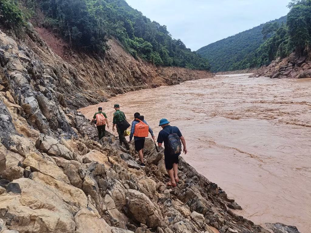 Quân dân đồng lòng khắc phục hậu quả thiên tai -0