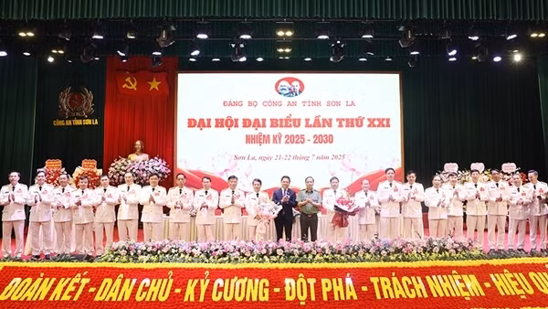 Thứ trưởng Đặng Hồng Đức dự, chỉ đạo Đại hội Đảng bộ Công an tỉnh Sơn La