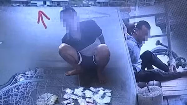 Bắt giữ ổ nhóm sử dụng ca nô mua bán ma tuý tại bãi giữa sông Hồng
