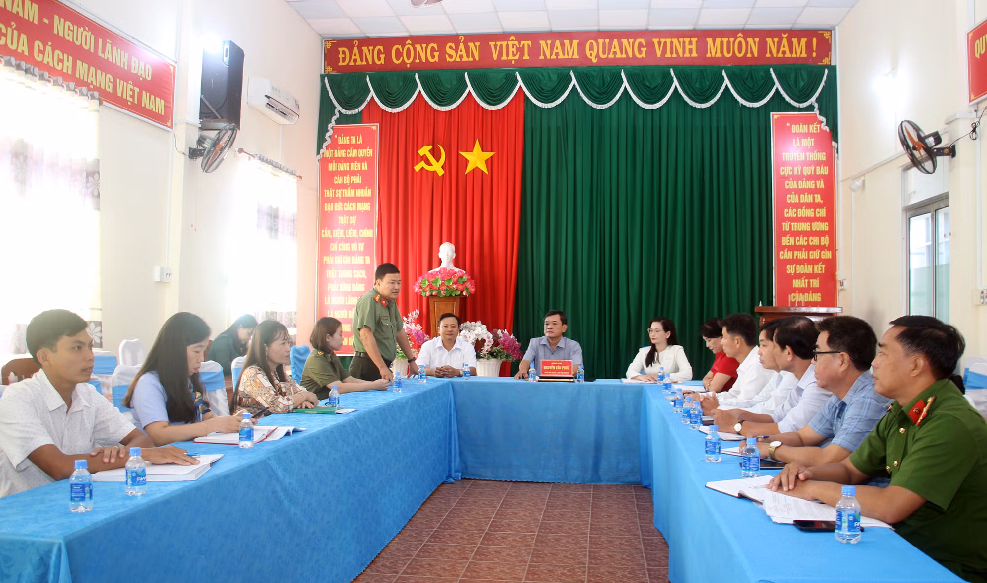 Văn phòng đại diện Báo CAND khu vực ĐBSCL trao kinh phí xây nhà tặng thành viên Tổ ANTT ở cơ sở -0