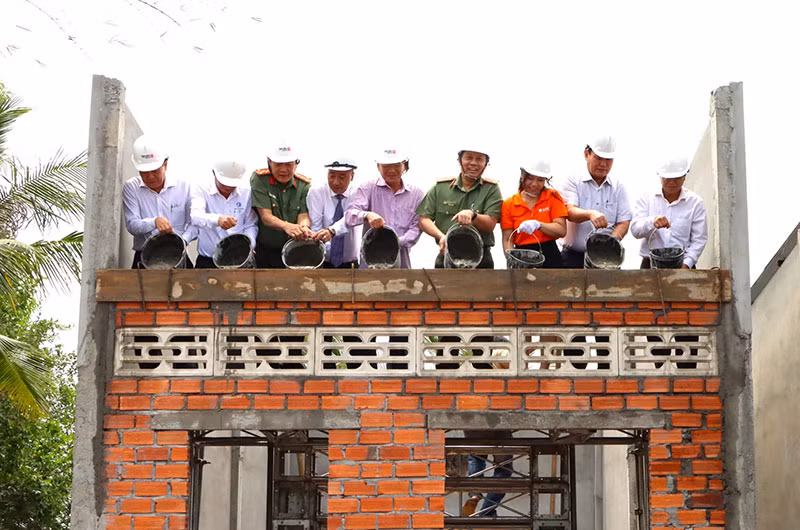 Những nếp nhà mới dựng và dấu ấn tình nghĩa, nhân văn “vì dân phục vụ” -1