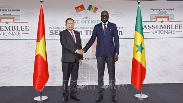 Lễ đón trọng thể Chủ tịch Quốc hội Trần Thanh Mẫn thăm chính thức Senegal