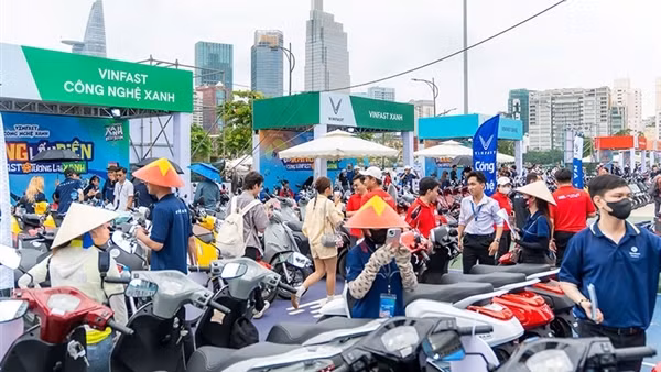 Lý do nhiều người Việt chọn “đổi xăng lấy điện” tại “VinFast Xanh Fest Icon”