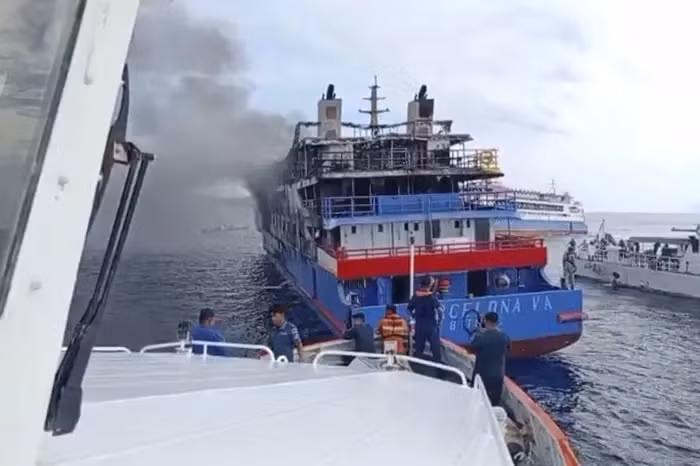 Tàu chở gần 300 khách cháy ngoài khơi Indonesia -0