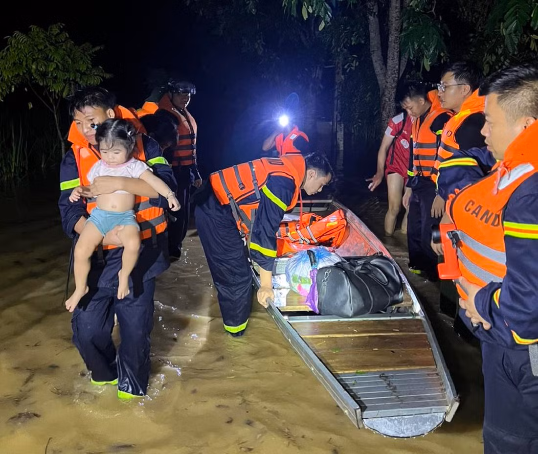 Lãnh đạo Công an tỉnh Nghệ An kiểm tra công tác phòng, chống và khắc phục hậu quả bão số 3 -0