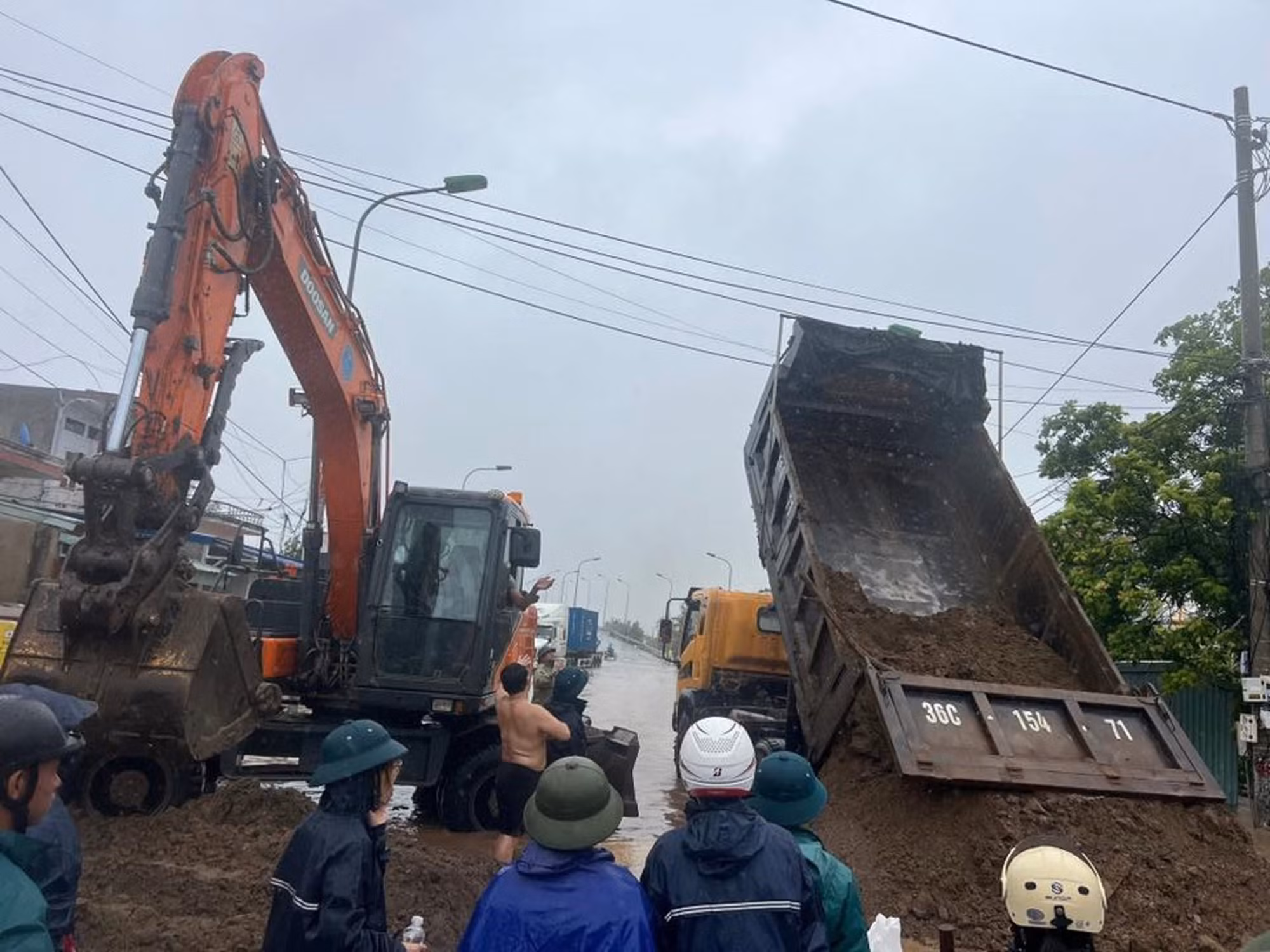 Khẩn trương khắc phục hậu quả vỡ đê ở Hải Phòng -0