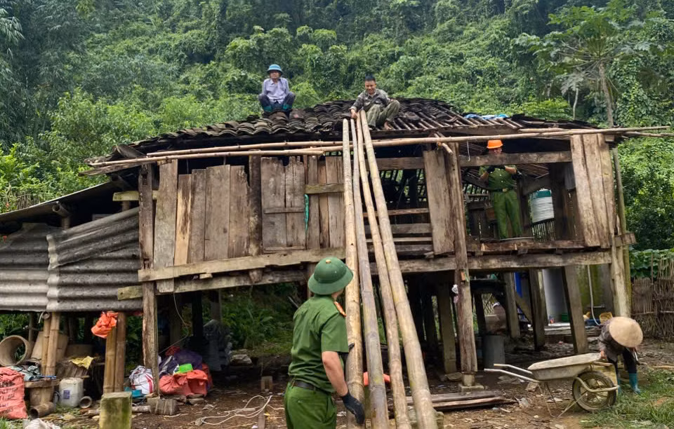 Công an tỉnh Thái Nguyên tăng tốc hỗ trợ người dân xóa hàng nghìn nhà tạm, nhà dột nát -0