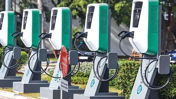 Bố trí bốn vị trí dọc Vành đai 1 đủ điều kiện làm bãi xe, trạm sạc khi Hà Nội cấm xe máy xăng