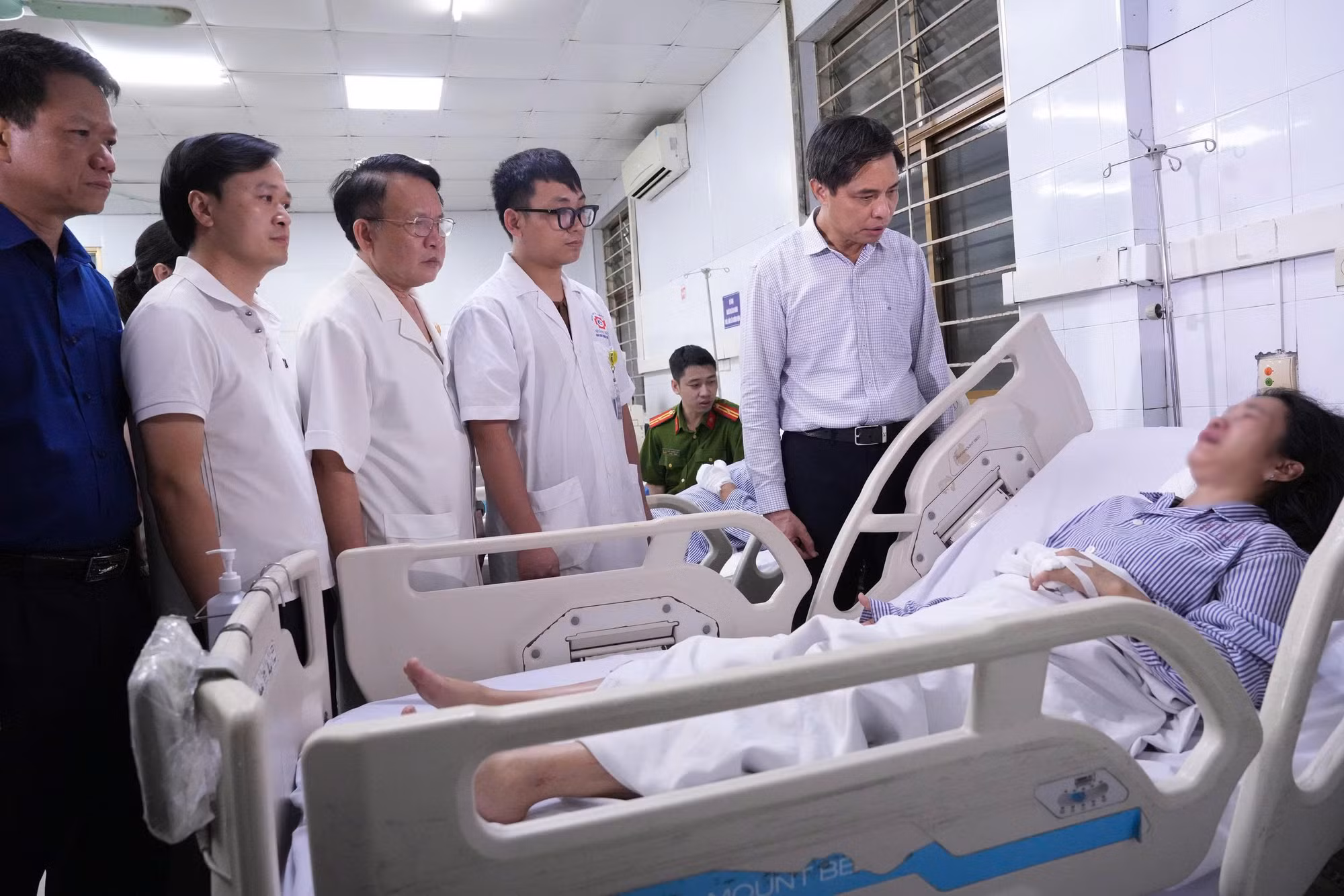 Các nạn nhân trong vụ lật tàu ở Quảng Ninh giờ ra sao? -0