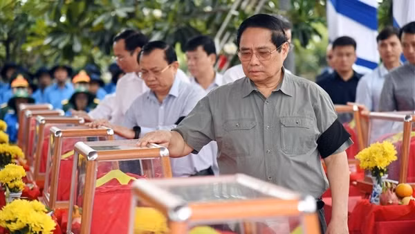 Thủ tướng Phạm Minh Chính dự Lễ truy điệu, an táng hài cốt liệt sĩ tại An Giang