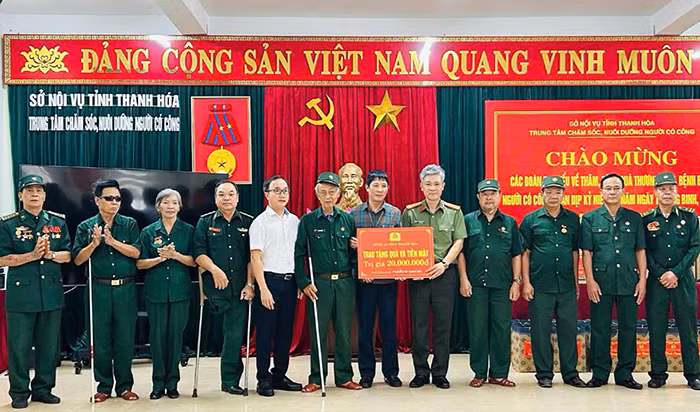 Công an tỉnh Thanh Hóa tri ân người có công nhân dịp 27/7 -0