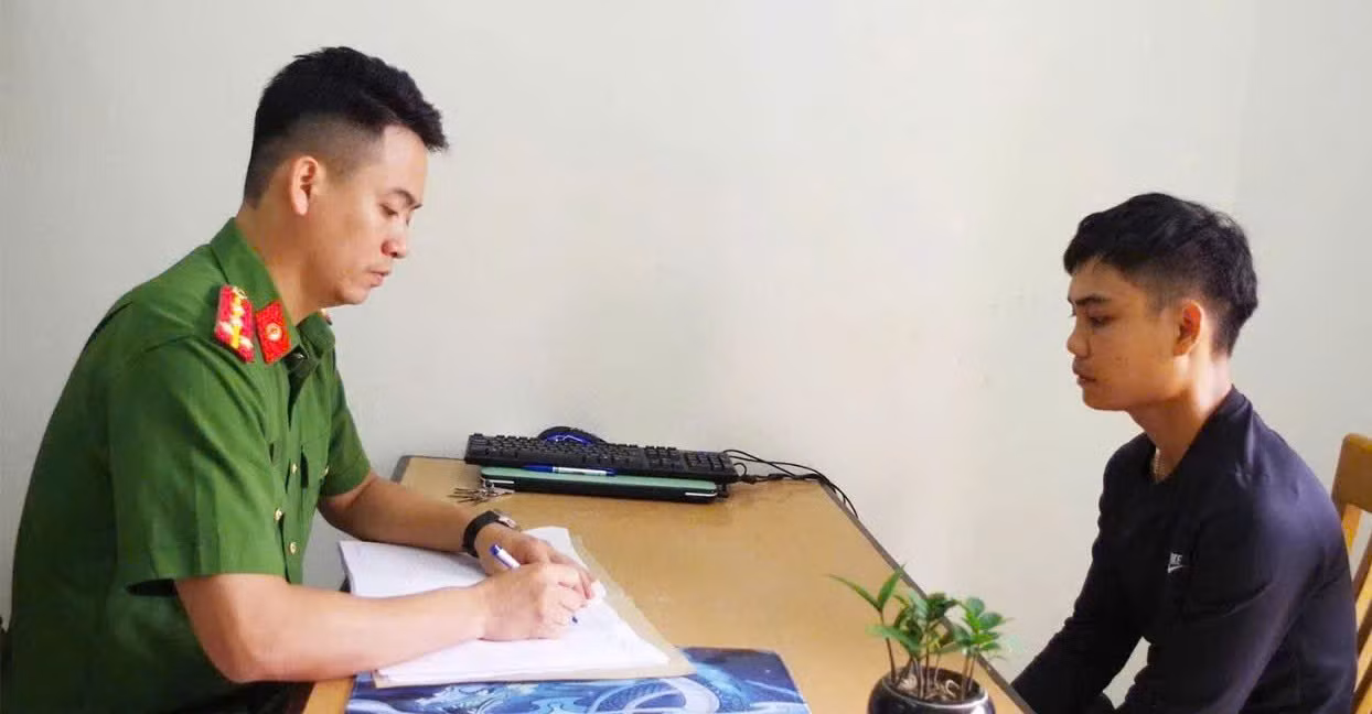 Khởi tố, tạm giam đối tượng giao cấu với 