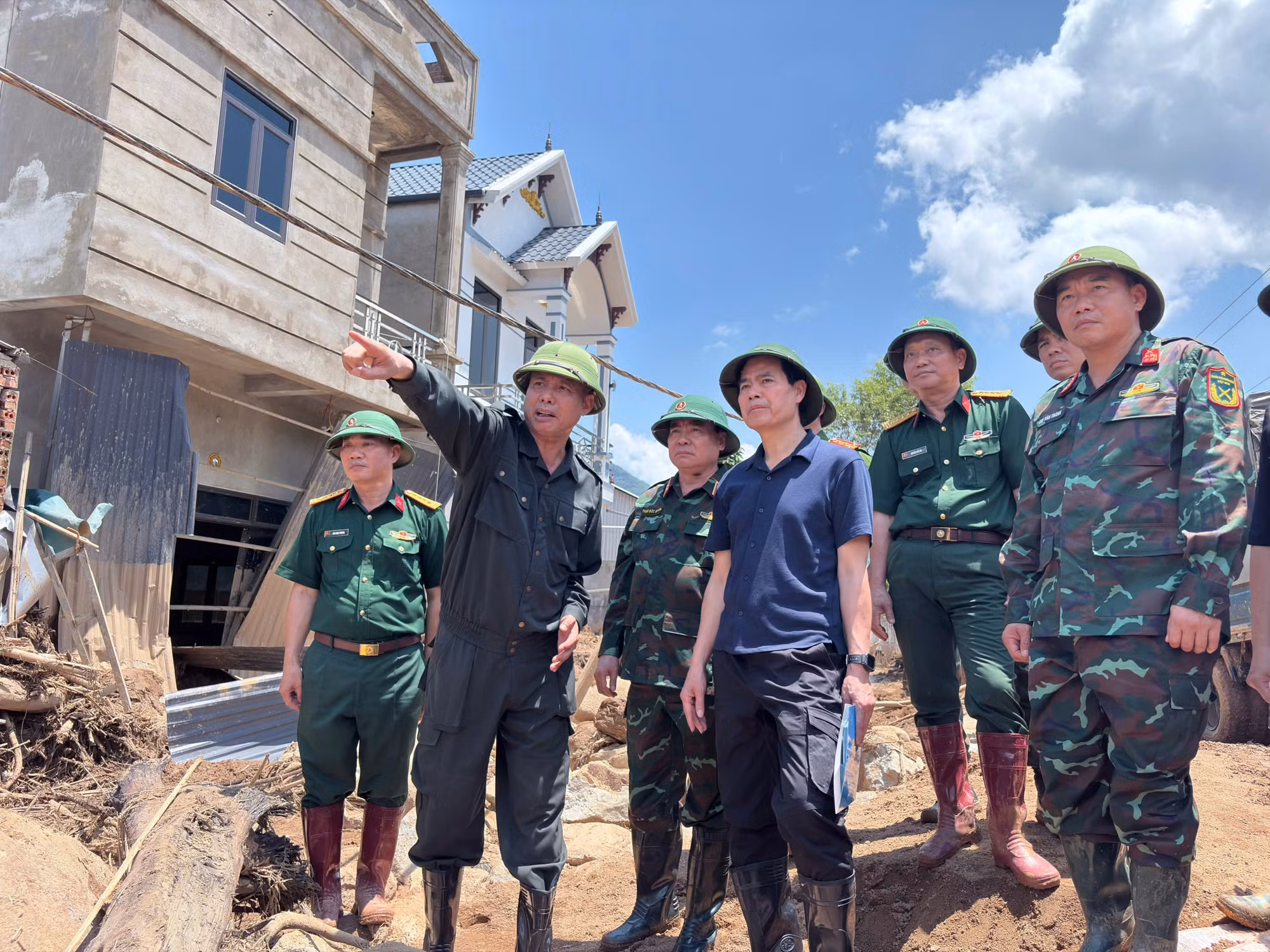 Sắc áo xanh – điểm tựa của đồng bào vùng lũ tại Sơn La -0