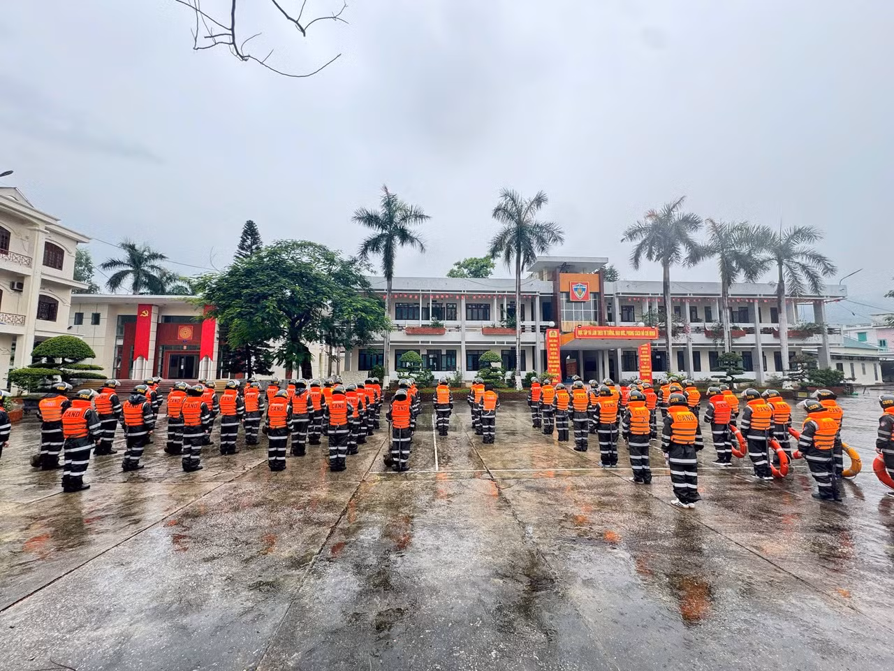 3.735 Cảnh sát cơ động, 41 chó nghiệp vụ thường trực sẵn sàng ứng phó bão WIPHA -0