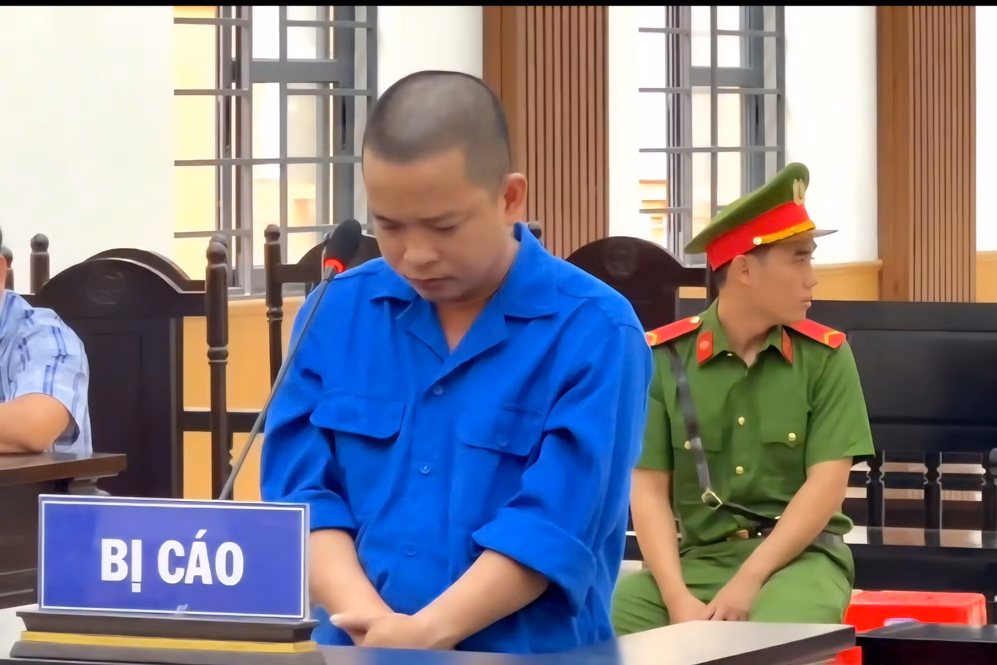 Lừa thuê xe ô tô rồi đem bán, lĩnh án 12 năm tù -0