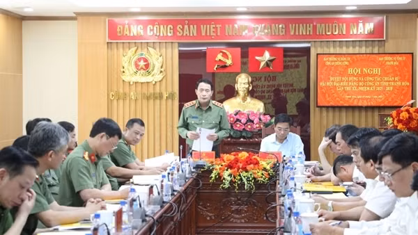 Thứ trưởng Lê Quốc Hùng duyệt Đại hội Đảng bộ Công an tỉnh Thanh Hóa