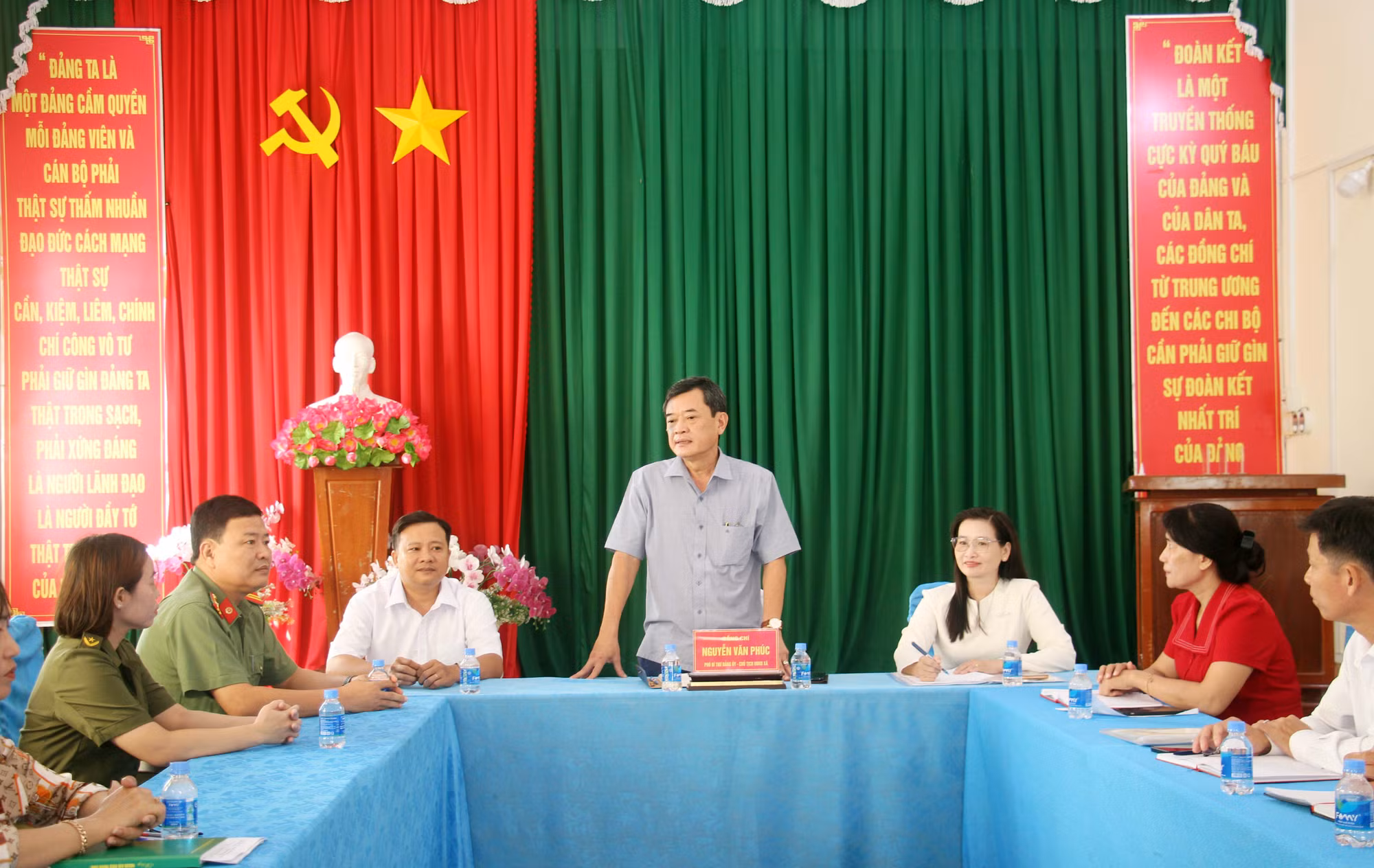 Văn phòng đại diện Báo CAND khu vực ĐBSCL trao kinh phí xây nhà tặng thành viên Tổ ANTT ở cơ sở -0