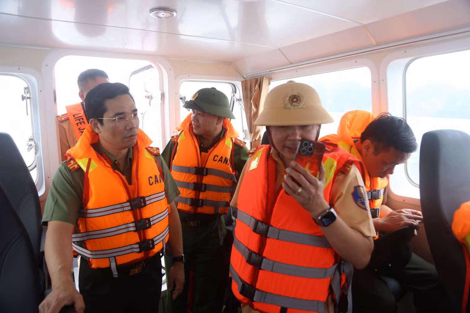 Công an tỉnh Quảng Ninh thông tin về vụ đắm tàu du lịch trên vịnh Hạ Long -0